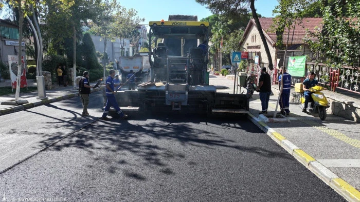 İzmir Büyükşehir Belediyesi yol çalışmalarını hızlandırdı