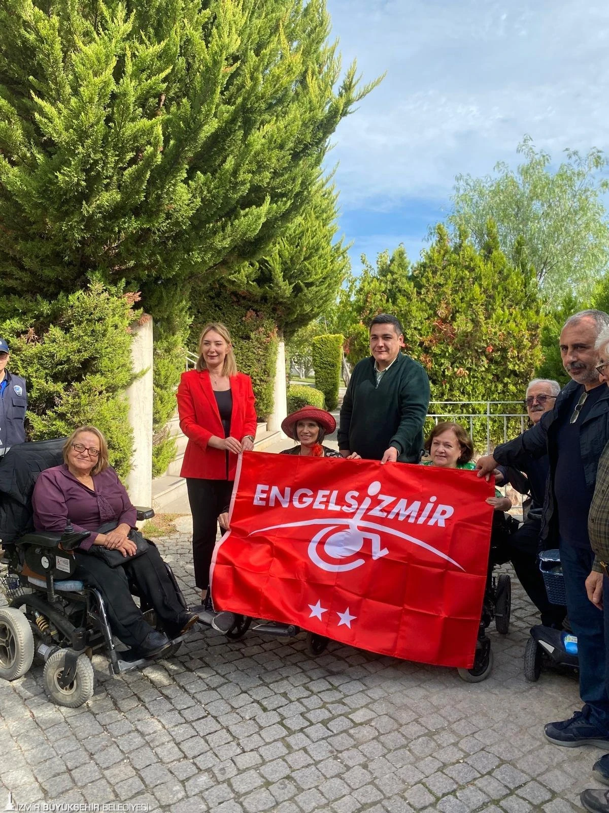 İzmir Büyükşehir’den Çeşme Alaçatı Ek Hizmet Binası’na Kırmızı Bayrak