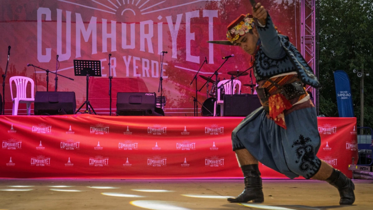 İzmir Büyükşehir’den Kiraz’a renkli Cumhuriyet kutlaması