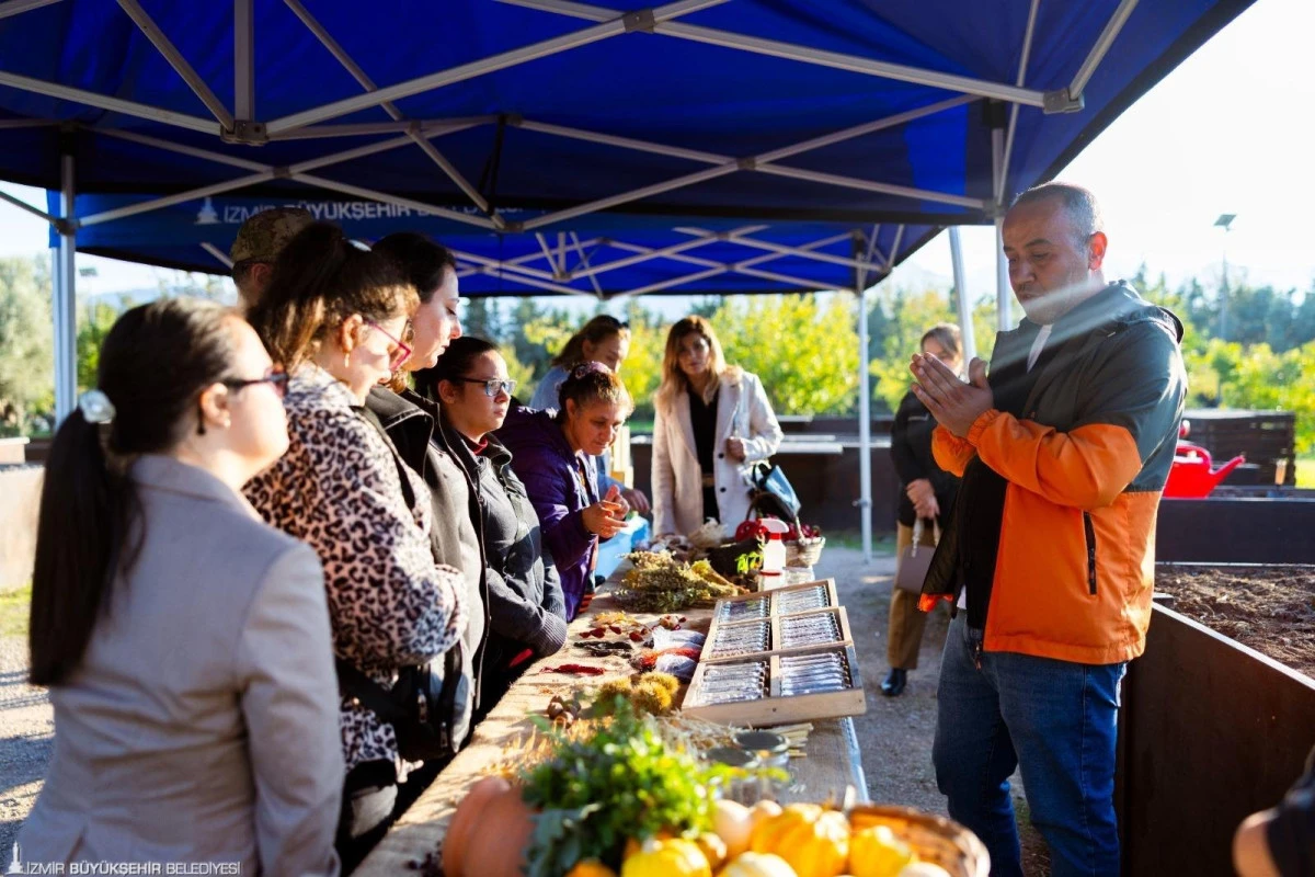 İzmir Büyükşehir’den özel öğrencilere tarım deneyimi