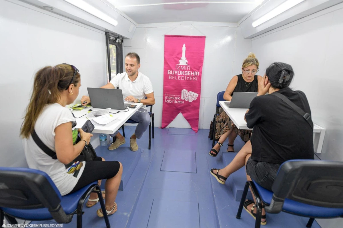 İzmir Büyükşehir’in istihdam çalışmaları göç eden ailelere umut oldu