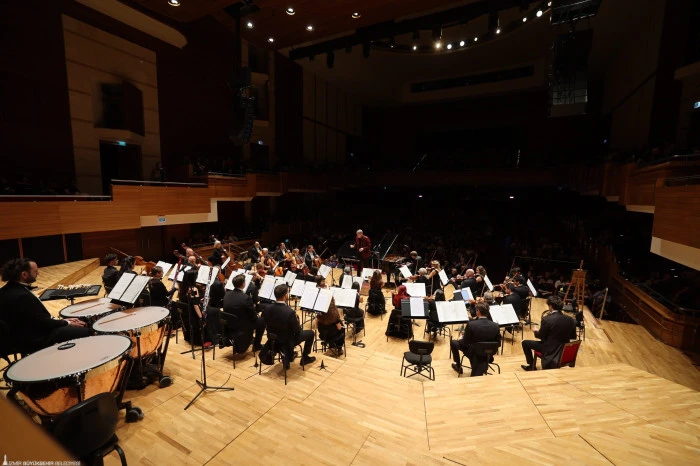 İzmir Devlet Senfoni&rsquo;den h&uuml;z&uuml;n dolu Beethoven gecesi