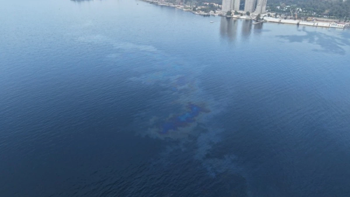 İzmir Körfezi’nde Bir Kirlilik Vakası Daha: Atık Yağ Boşaltıldı