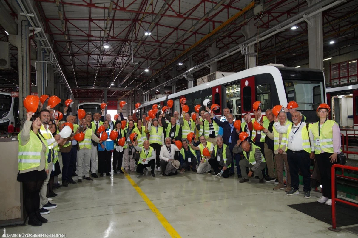 İzmir Metro AŞ’de tarihi buluşma: 1995 ekibi bir arada