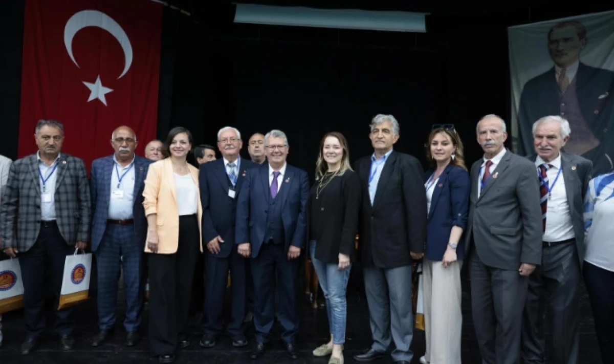 İzmir Muhtarlar Birliği Derneği'nde Bayrak Değişimi Yapıldı