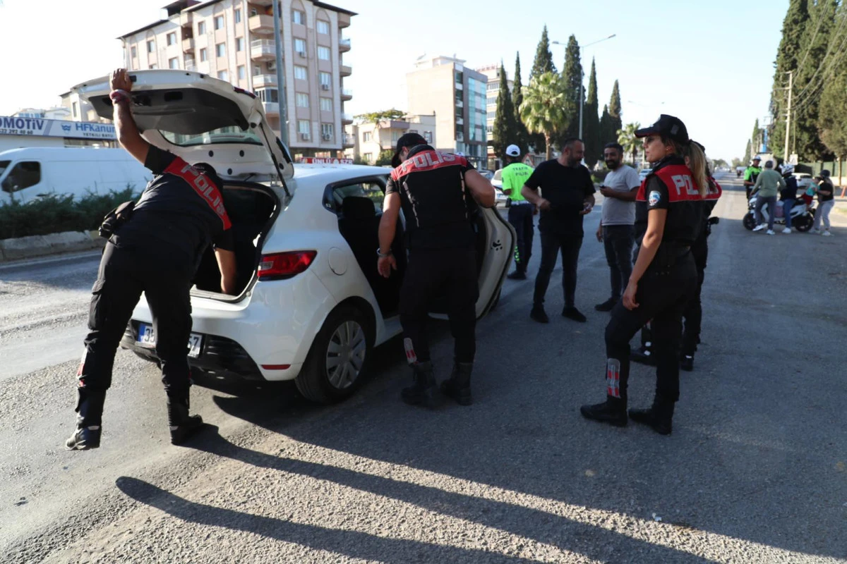 İzmir Polisinden Kent Genelinde Firari Temizliği