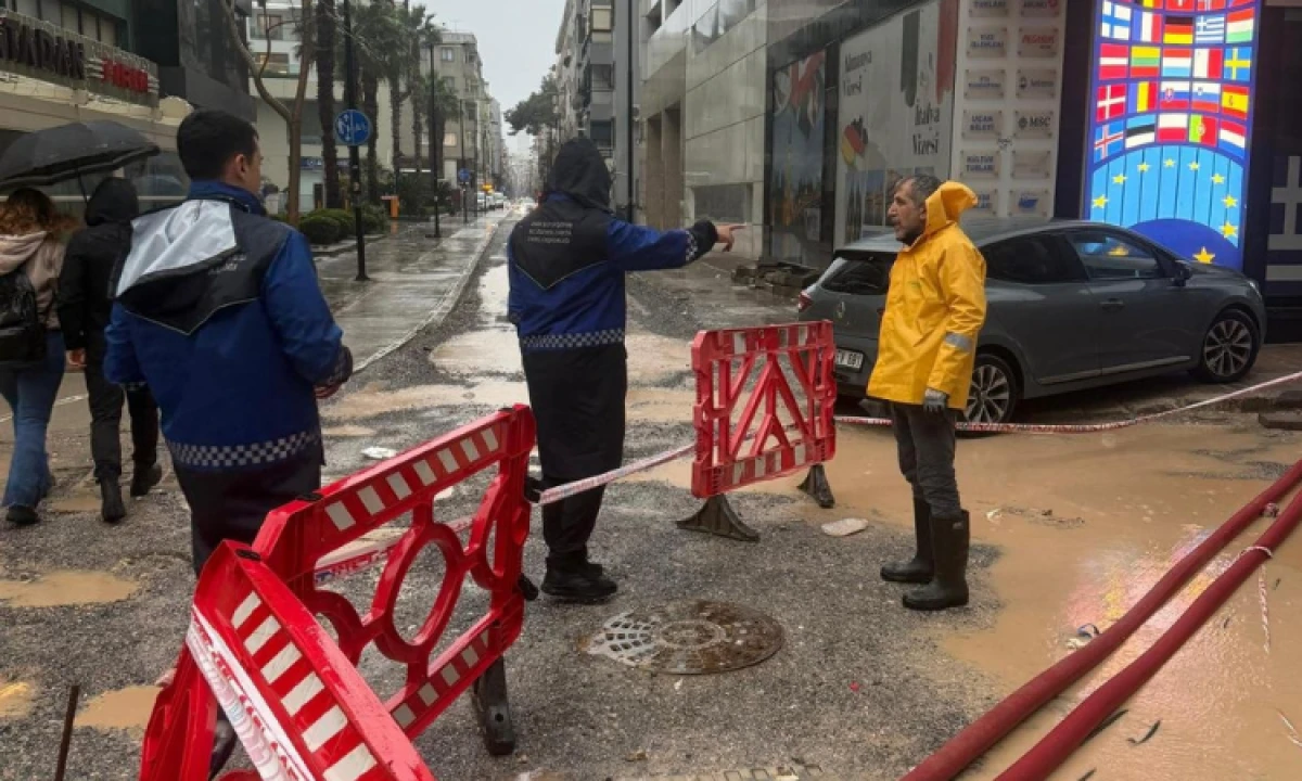 İzmir Zabıta Ekiplerinden Y&uuml;rek Isıtan M&uuml;dahale