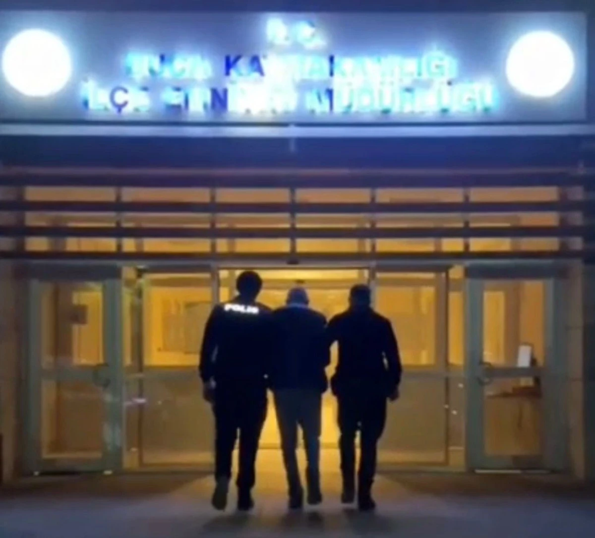 İzmir’de 34 yıl cezalı firari hırsız operasyonla yakalandı