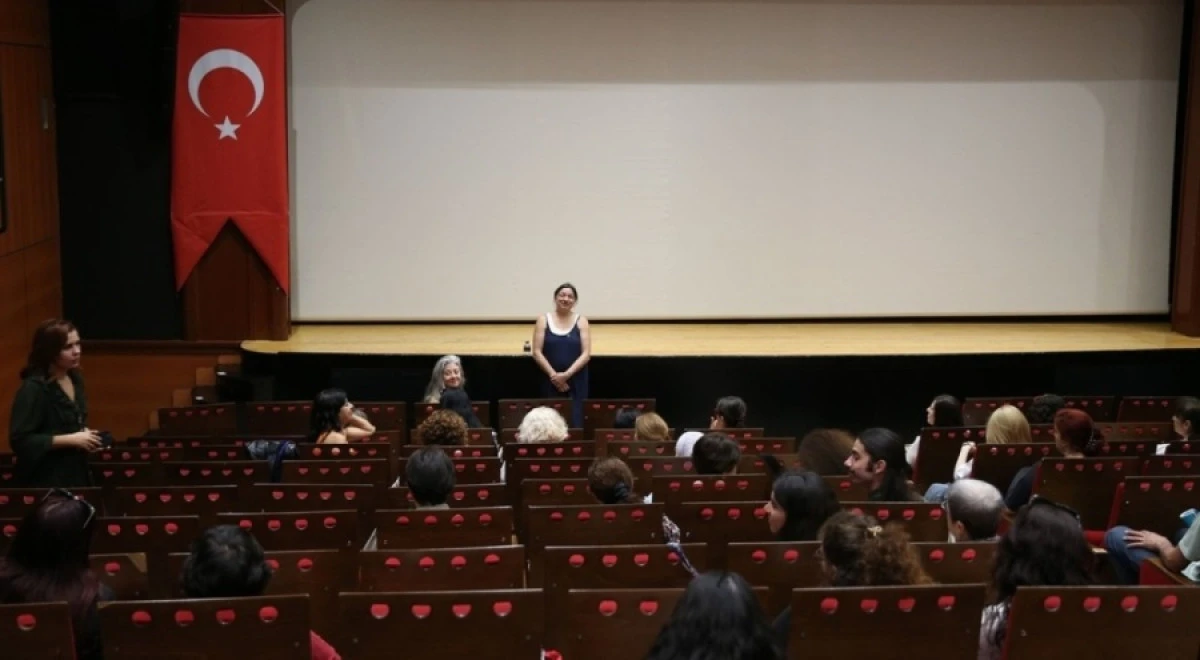 İzmir’de 8. Uluslararası kadın yönetmenler festivali başladı