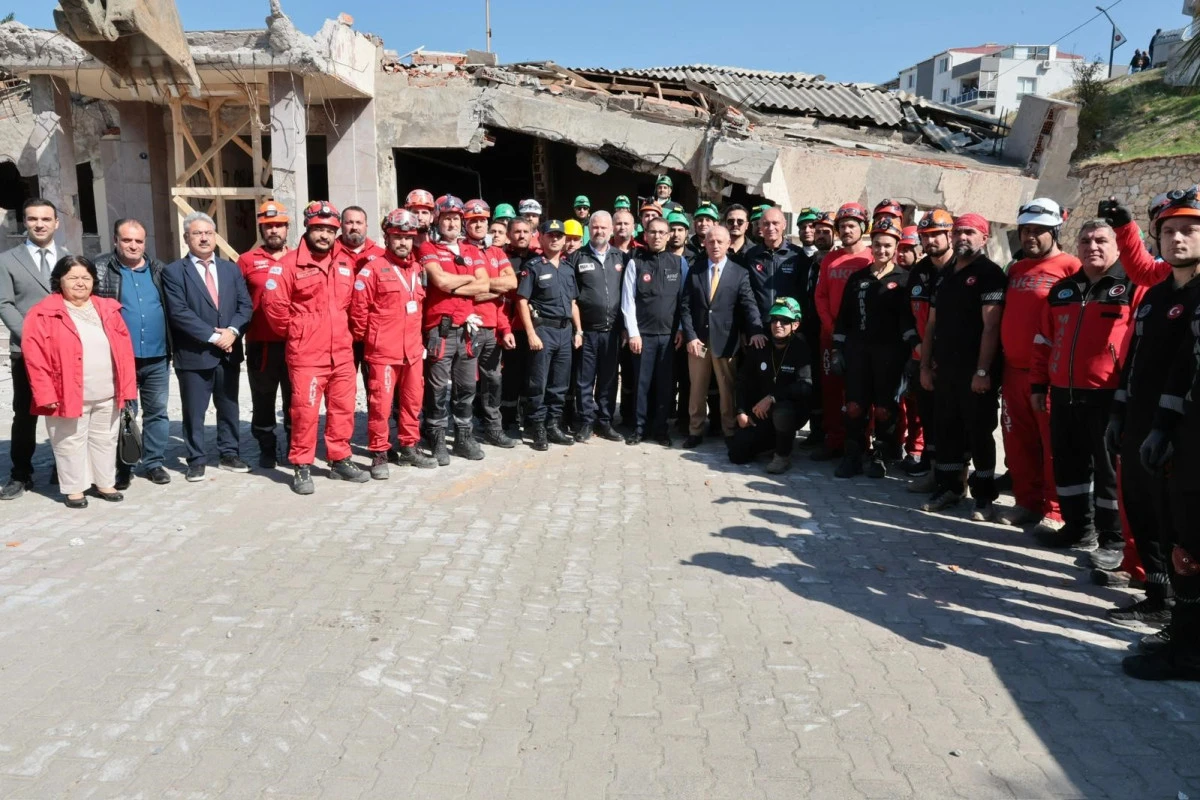 İzmir’de afet planları büyük tatbikatla test edildi
