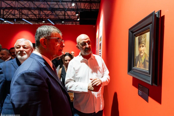 İzmir’de Atatürk ve Refik Anadol Sergileri Açıldı