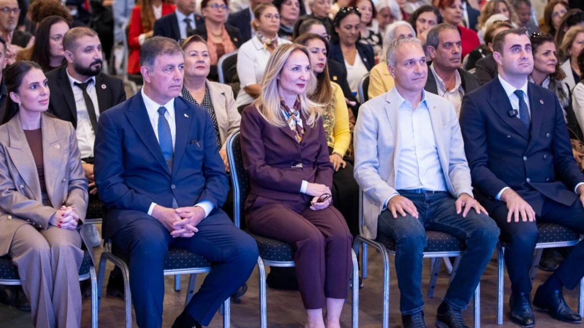 İzmir’de Çocuk Hakları Paneli: Hiçbir Çocuk Yalnız Kalmasın