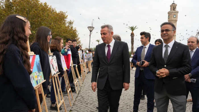 İzmir’de Cumhuriyet coşkusu sanatla yansıtıldı