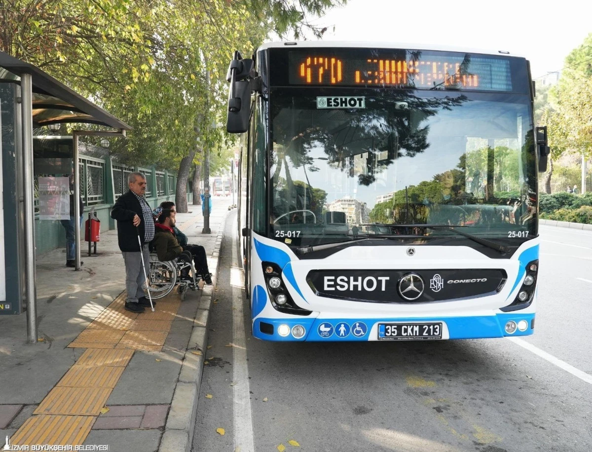 İzmir&rsquo;de Engeller &ldquo;Duraktayım&rdquo; ile Kalkıyor