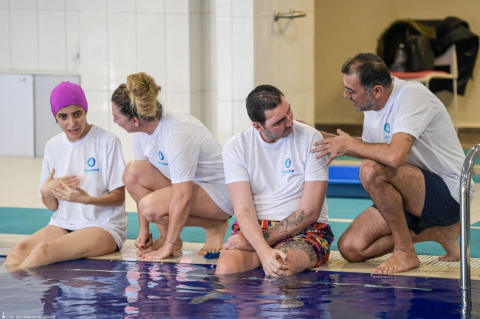 İzmir’de engellilere su içi terapötik uygulama