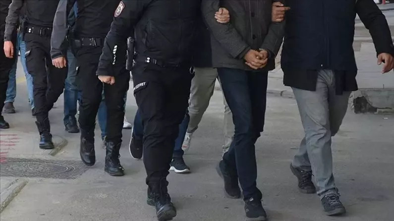 İzmir'de FETÖ Emniyet Mahrem Yapılanmasına Yönelik Operasyon:7 Gözaltı