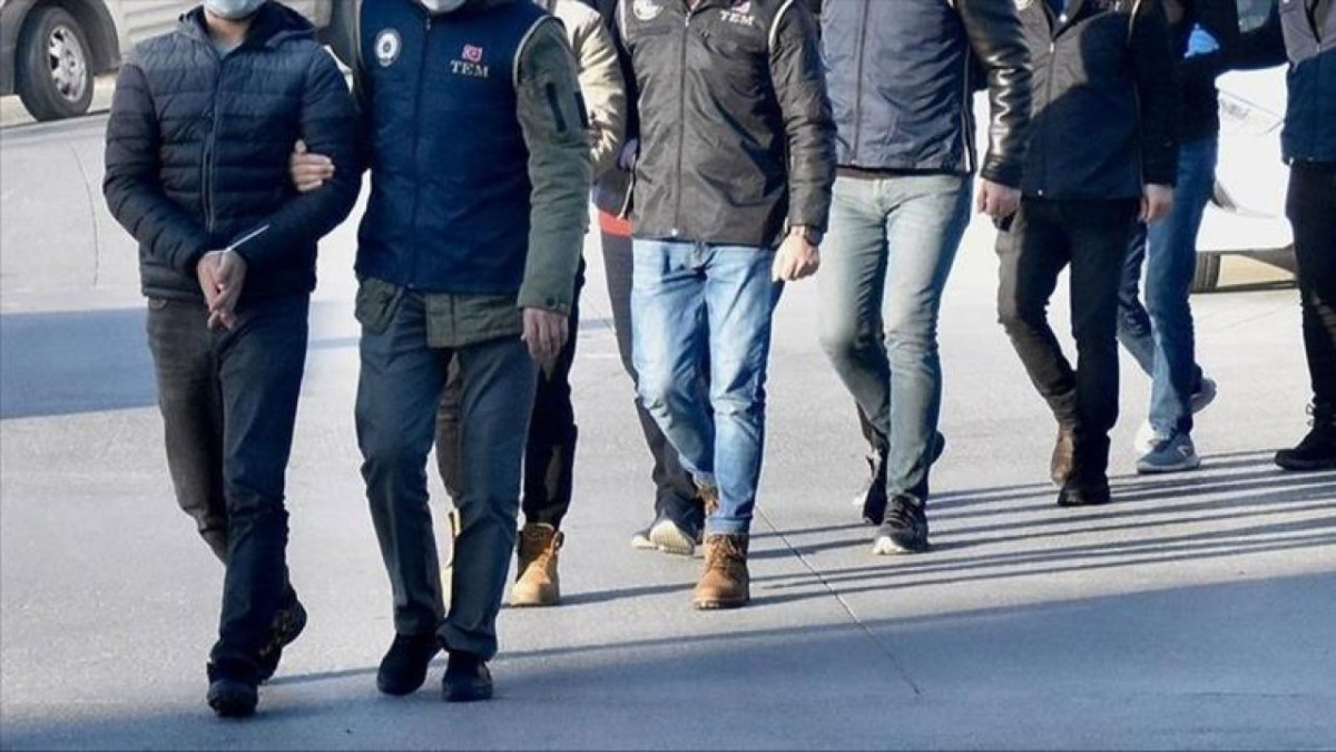 İzmir'de FETÖ Operasyonu: 19 Şüpheli Gözaltında!