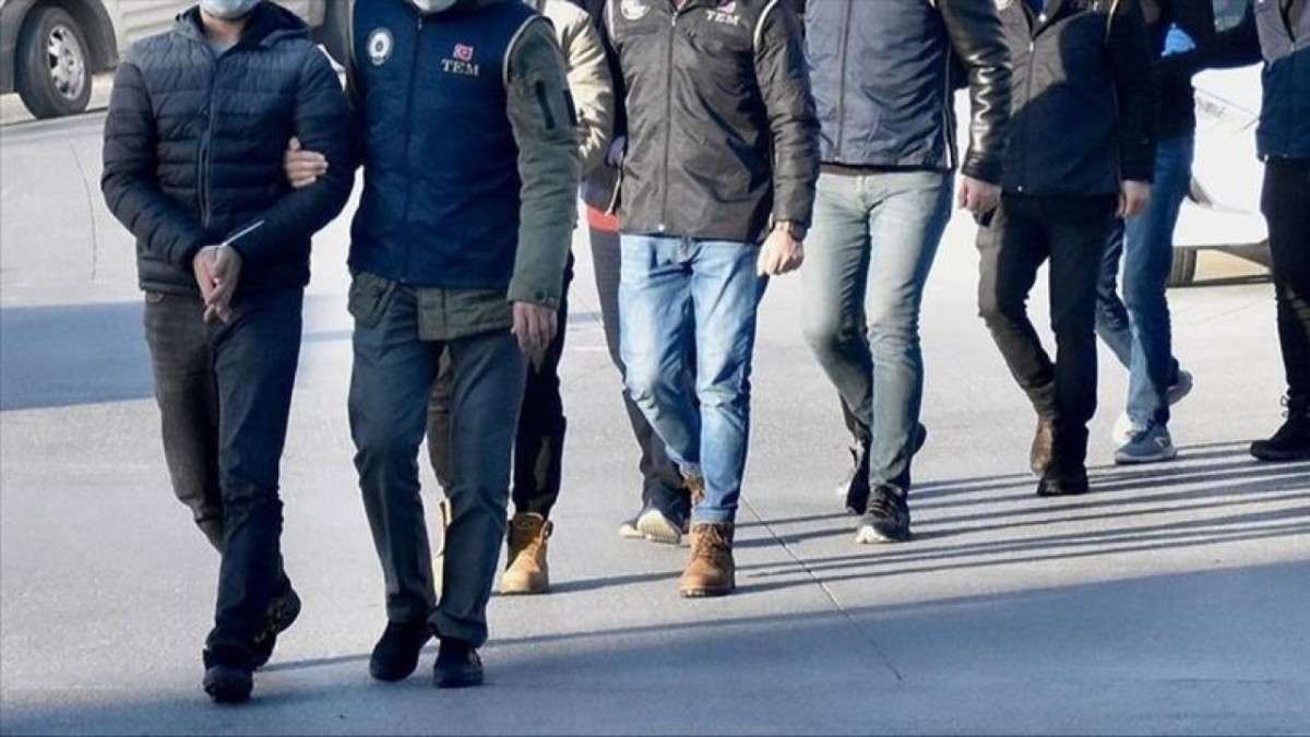 İzmir'de FETÖ Operasyonu: 19 Şüpheli Gözaltında!