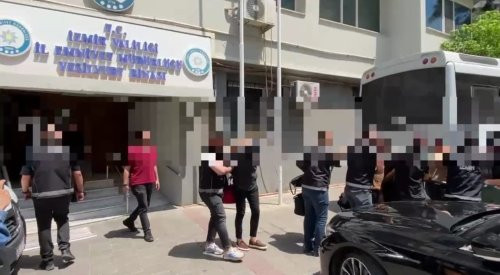 İzmir'de Gece Kulübüne Yapılan Uyuşturucu Operasyonunda 21 Şüpheli Tutuklandı