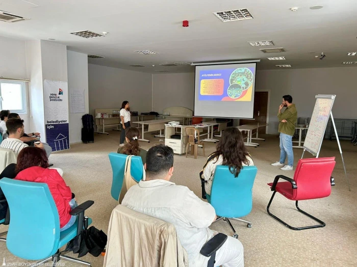 İzmir’de gençlere belediye yönetimi eğitimi