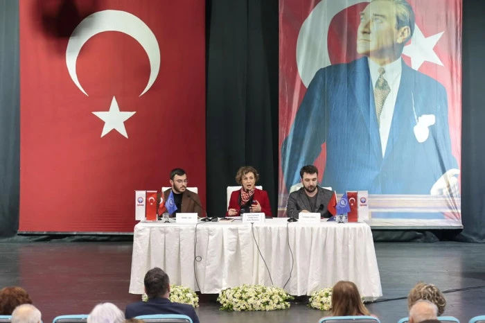 İzmir&rsquo;de Gen&ccedil;lik, Cemaat ve Yeni Nesil &Ccedil;eteler Konuşuldu