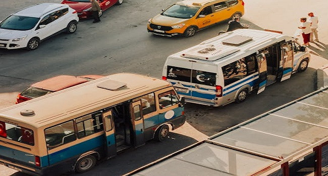 İzmir'de Minibüsler: Ulaşımın Vazgeçilmezi ve Fiyatları
