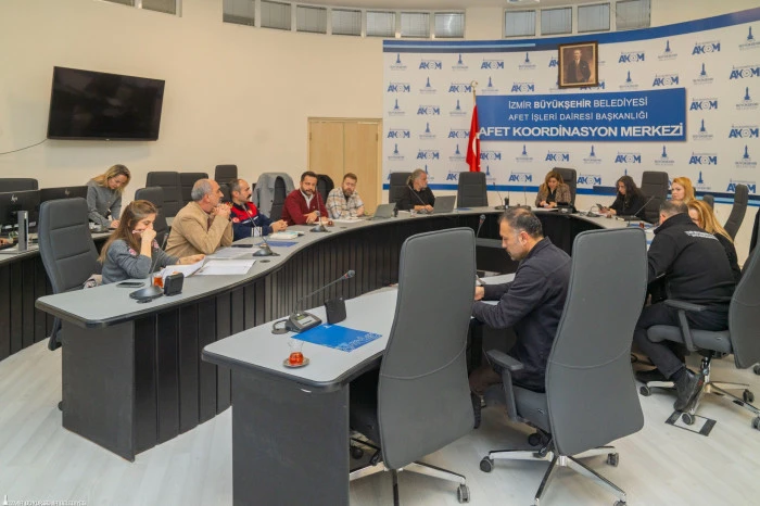 İzmir&rsquo;de sağanak sonrası hasar tespit &ccedil;alışmaları s&uuml;r&uuml;yor