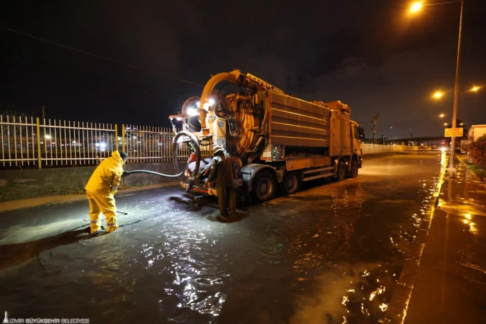 İzmir&rsquo;de sel riskine karşı tam teyakkuz