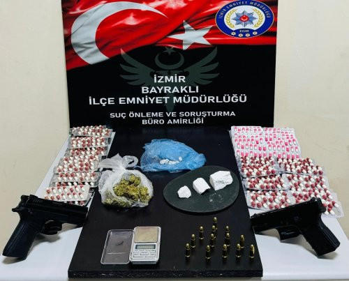 İzmir'de Suç Makinesi Evdeki Kümesinde Yakalandı
