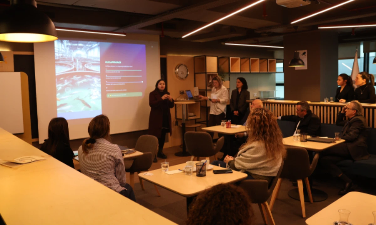 İzmir&rsquo;de s&uuml;rd&uuml;r&uuml;lebilir su &uuml;r&uuml;nleri programı gen&ccedil; kadınları buluşturdu