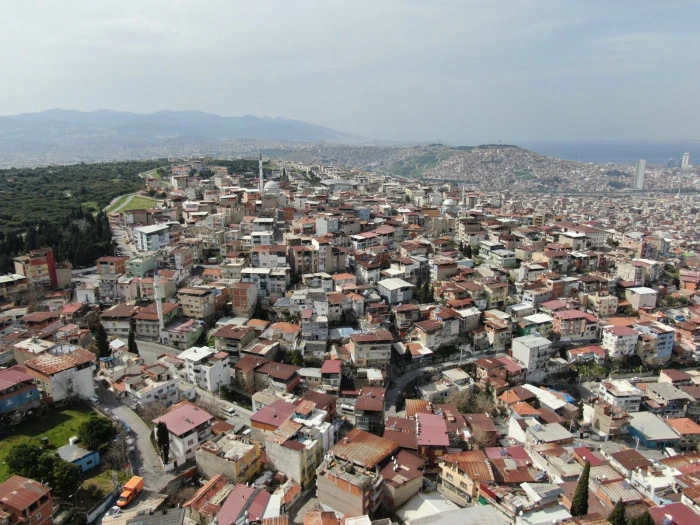 İzmir’de tünel çalışması mahallede yeni çatlaklara yol açtı