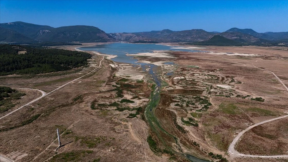 İzmir&rsquo;de yağışlar etkili: Tahtalı Barajı&rsquo;nda son durum a&ccedil;ıklandı