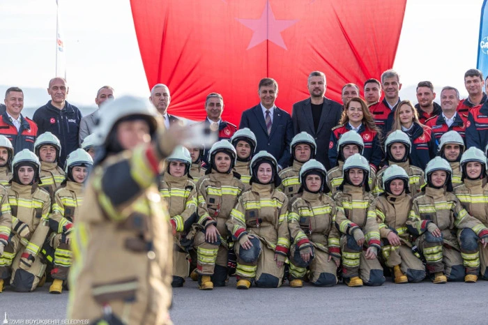 İzmir’de yeni itfaiyeciler yemin ederek göreve başladı