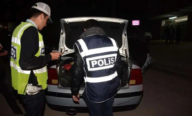 İzmir'in Buca İlçesinde Asayiş Uygulaması: 400 Gözaltı