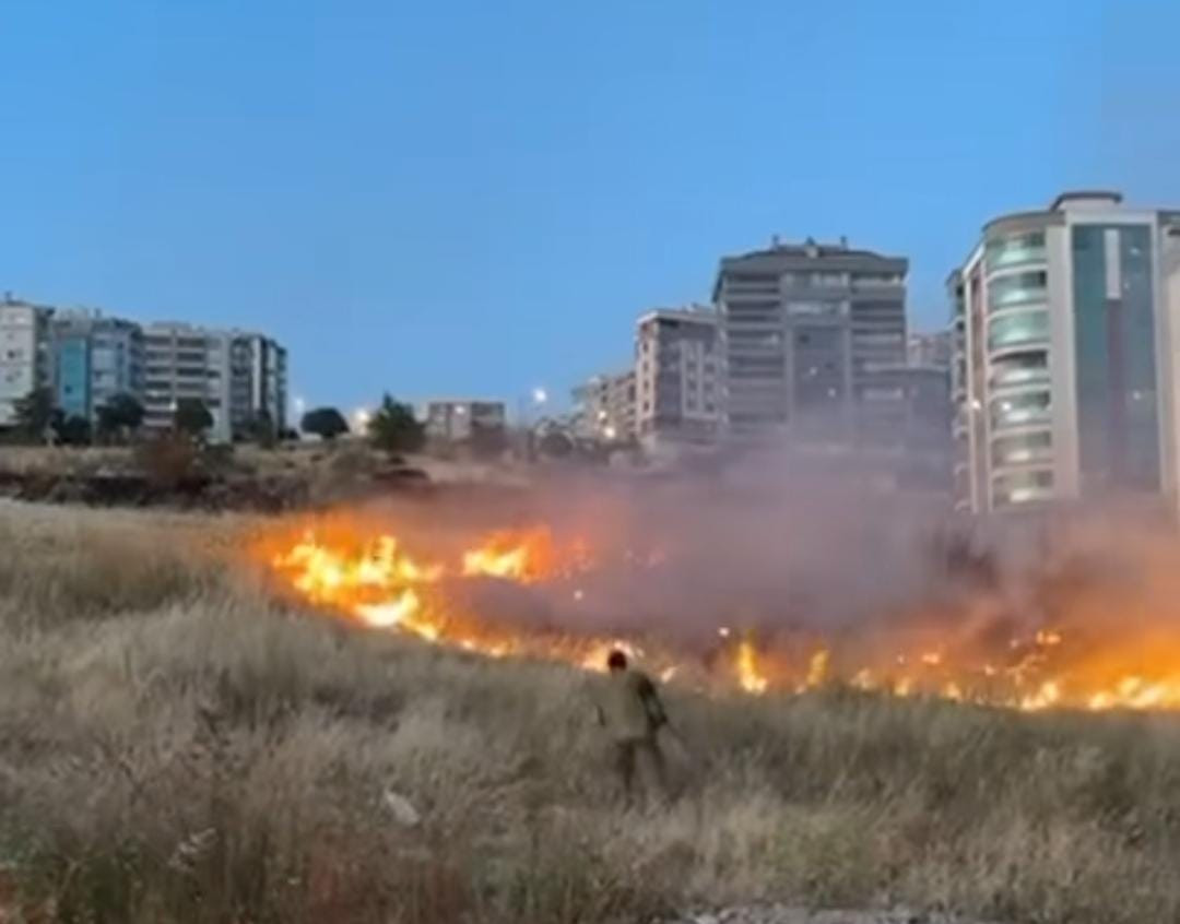 İzmir’in Çiğli ilçesindeki Esentepe Mahallesi'nde Yangın Paniği