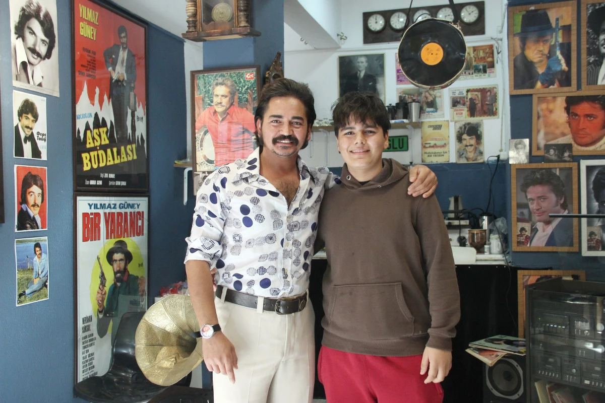 İzmir’in nostaljik sokağında arabesk rüzgarı