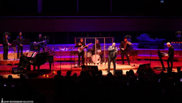 İzmirli Tenor Levent G&uuml;nd&uuml;z, 30. Sanat Yılını Konserle Kutladı