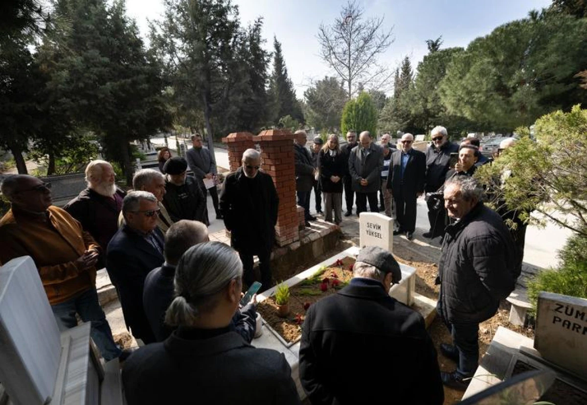 İzmirli usta gazeteci mezarı başında anıldı