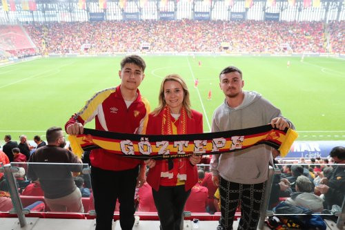 İzmirliler Göztepe'nin Süper Lig Yükselişine Destek Veriyor