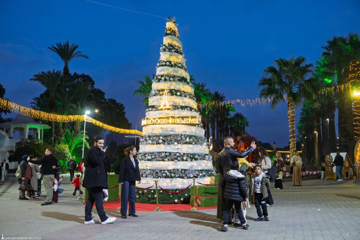 İzmirliler Kültürpark’ta Yeni Yılı Kutluyor