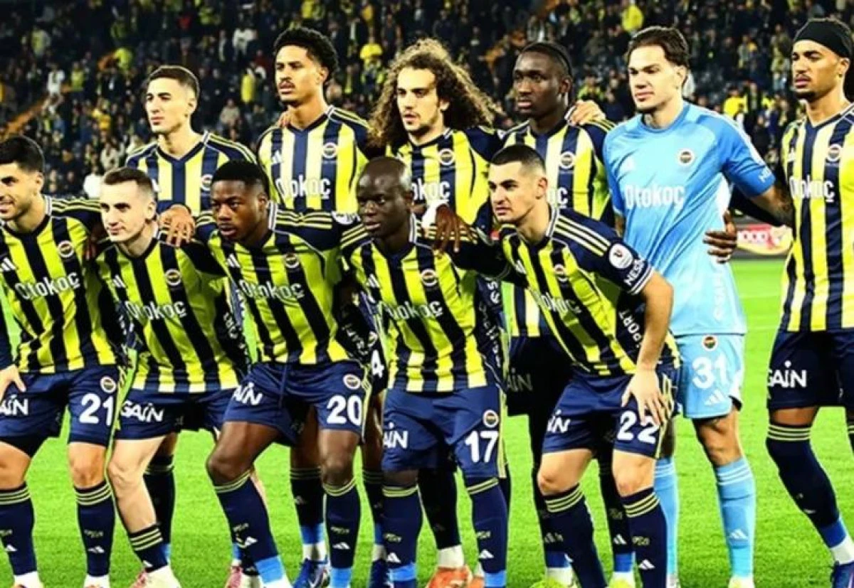 Kadık&ouml;y'de Fenerbah&ccedil;eli isme b&uuml;y&uuml;k tepki! 23. dakikada protesto