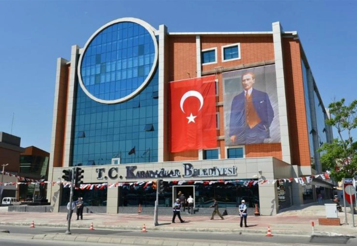 Karabağlar Belediyesi&rsquo;nden sigortasız &ccedil;alıştırma iddialarına yanıt