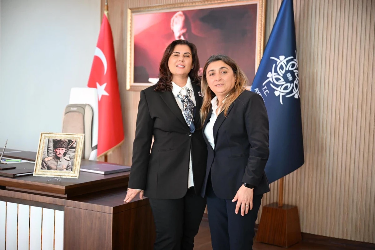 Karag&ouml;z'den &Ouml;zlem &ccedil;er&ccedil;ioğlu'na ziyaret