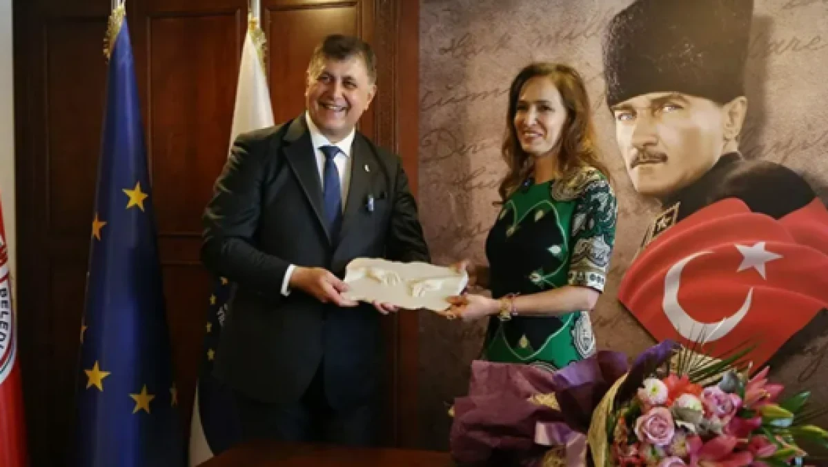 Karşıyaka Belediyesi bor&ccedil; tartışması b&uuml;y&uuml;yor: &Uuml;nsal ve Tugay karşı karşıya