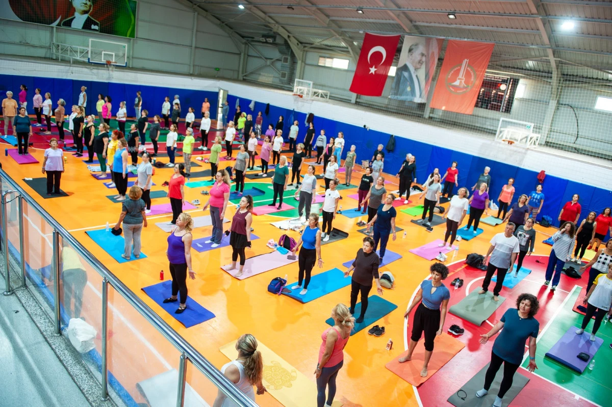 Karşıyaka Belediyesi sabah sporlarını kış dönemine taşıdı