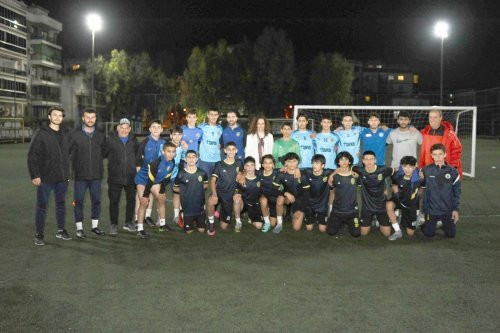 Karşıyaka Belediyesi Spor Kurslarıyla Çocuk ve Gençlerin İlgisini Çekiyor