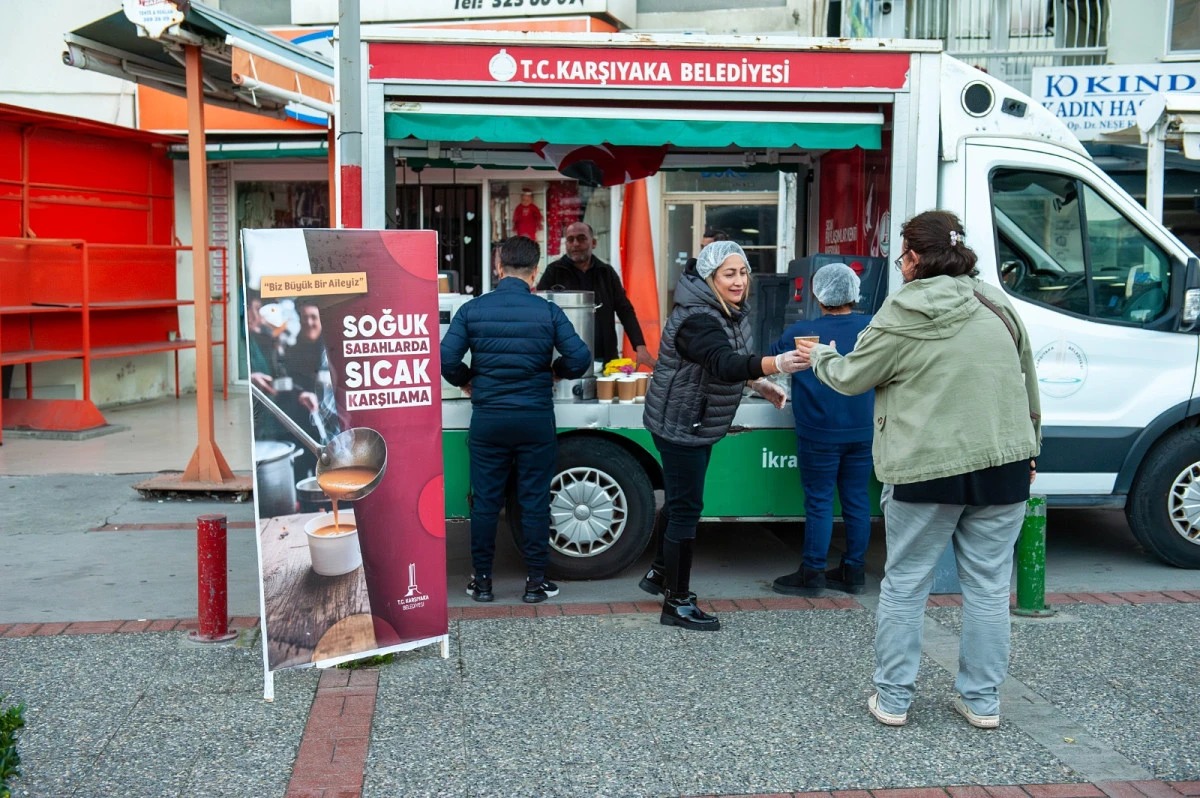 Karşıyaka Belediyesi’nden Sıcak Çorba İkramı