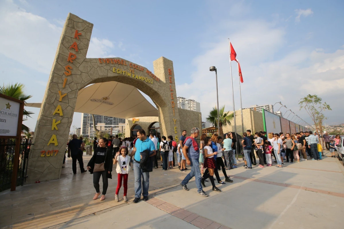 Karşıyaka&rsquo;da &ccedil;ocuklar Evrensel &Ccedil;ocuk Merkezi&rsquo;nde buluşuyor