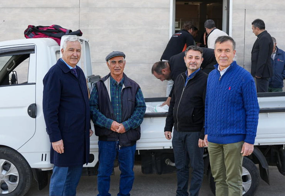 Kemalpaşa Belediyesi&rsquo;nden &ccedil;ift&ccedil;iye 208 ton g&uuml;bre desteği