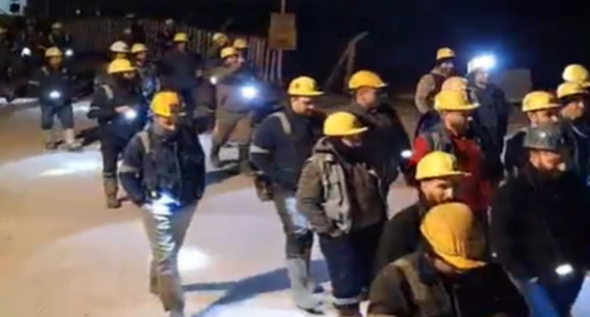 Kınık&rsquo;ta maden iş&ccedil;ileri &uuml;cret &ouml;demeleri i&ccedil;in eylemde